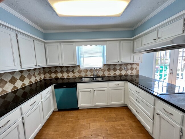 Building Photo - 21339 Park Mt Dr