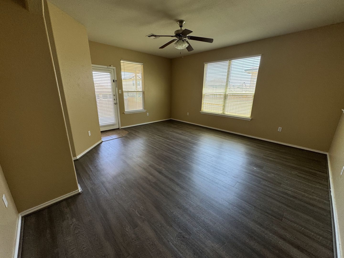 Building Photo - 6406 Clear Brook Dr