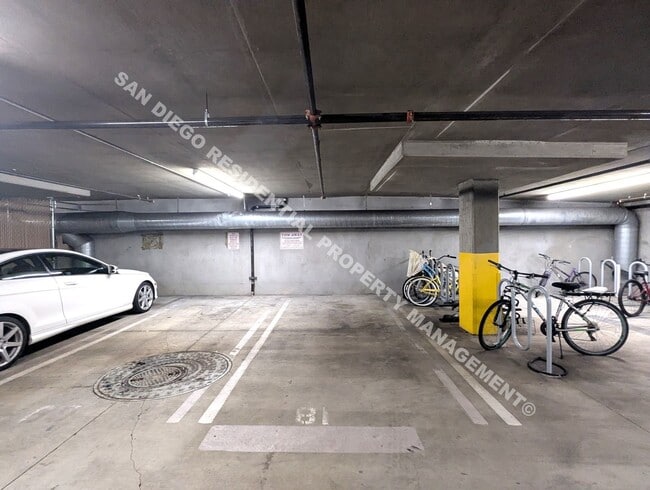 Building Photo - ***$200 MOVE-IN DISCOUNT*** Updated Studio with Parking and Washer/Dryer in Prime Little Italy Lo...