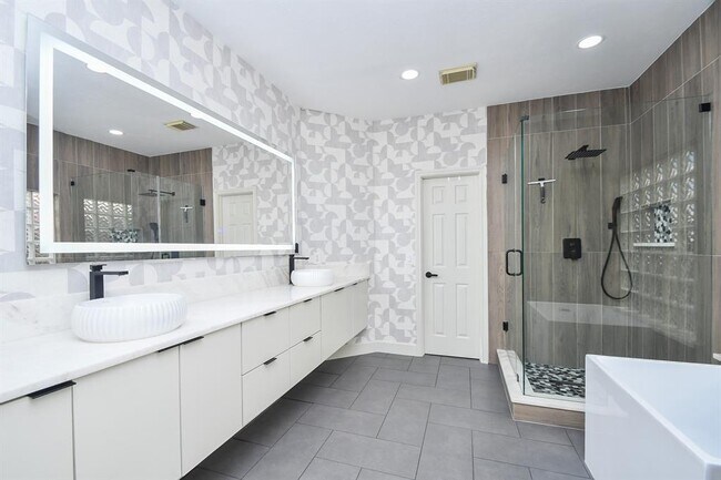 Building Photo - 23210 Greenrush Dr