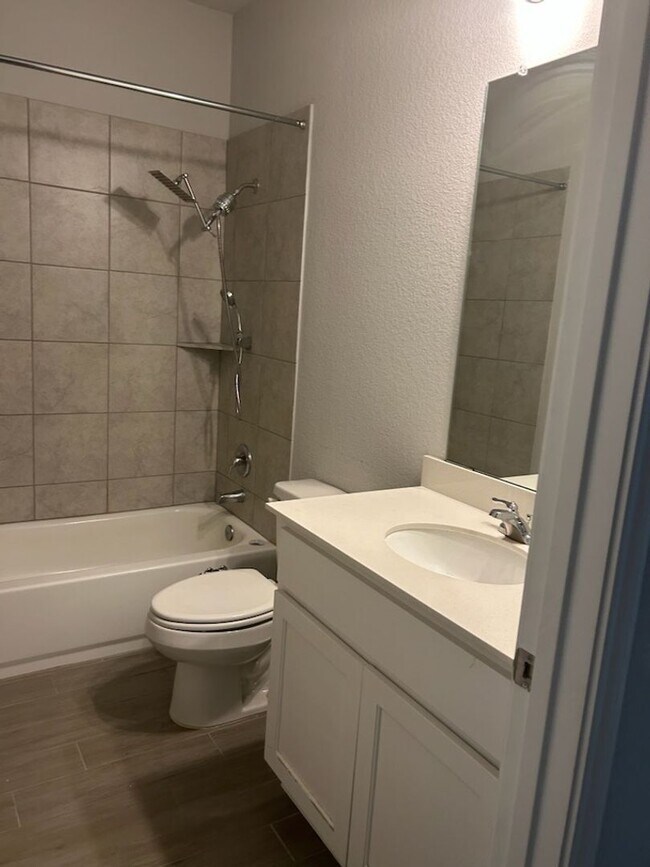 Building Photo - 4-bedroom 2-bathroom house for rent! HOUSING ACCEPTED!