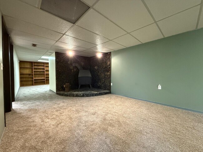 Building Photo - 12915 E Blossey Ave