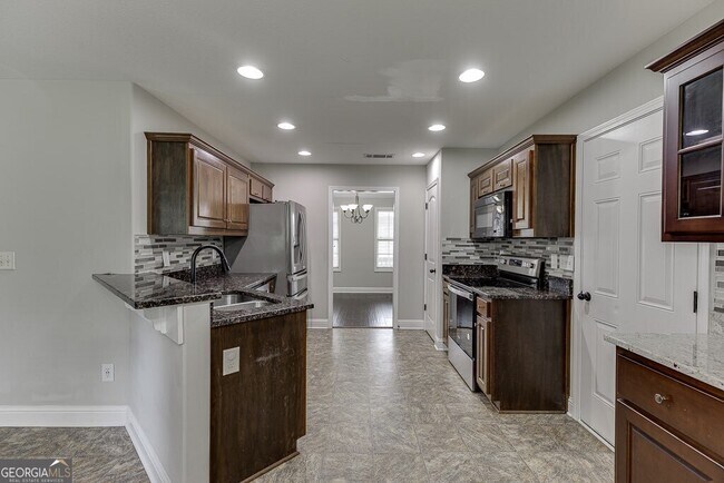 Building Photo - 323 Deer Run Dr