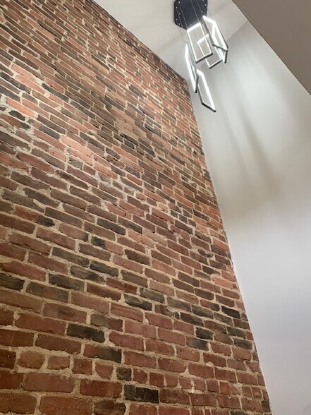 Building Photo - 5 Edward St