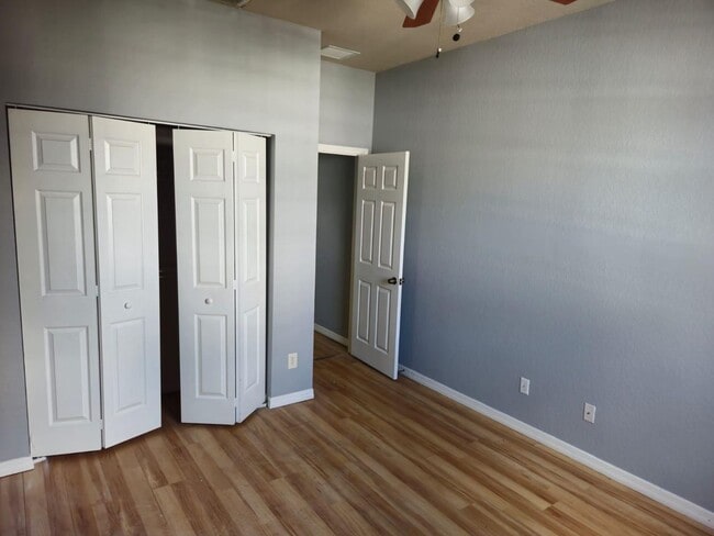 Building Photo - Prime Location & Modern Comfort in Greenacres! 3 Bed 2.5 Bath Townhouse