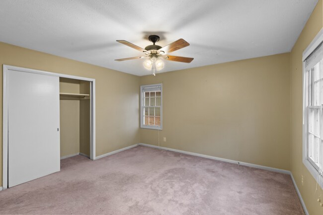 Building Photo - 311 Hillcrest Ct