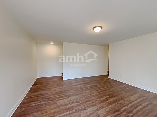 Building Photo - 5235 Valley Dr