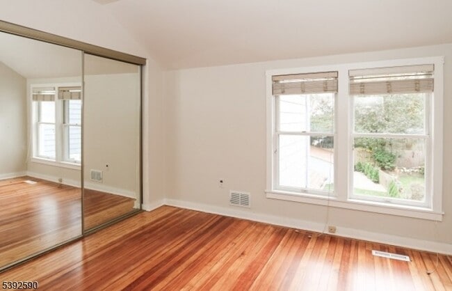 Building Photo - 24 Montague Pl