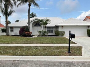 Building Photo - 2501 Stonegate Dr