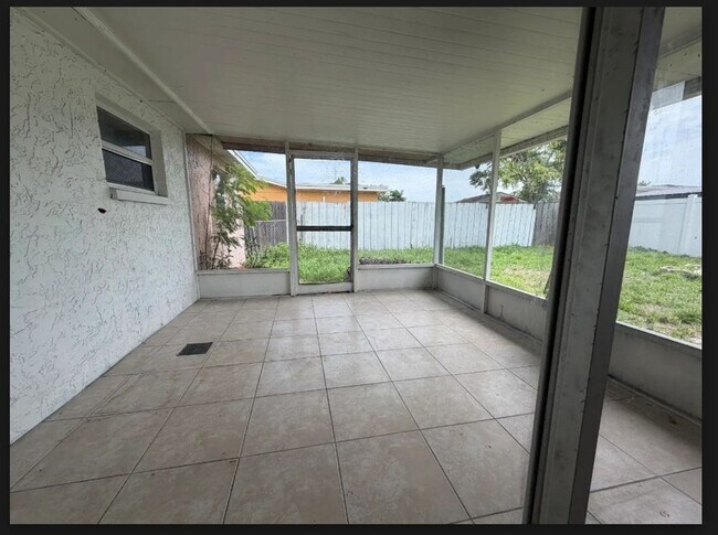 Building Photo - Fantastic 3-bedroom, 1-bath single family home with fenced in yard in Port Richey