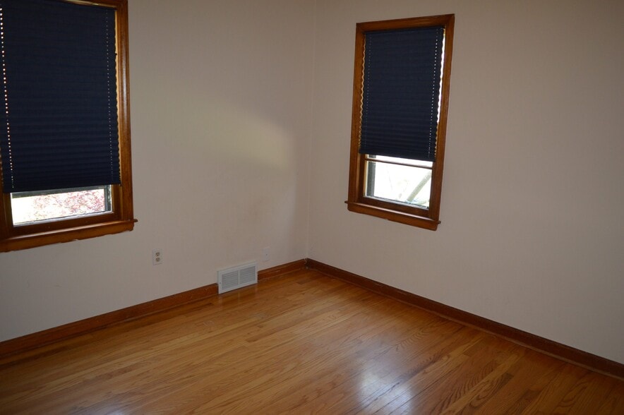 Building Photo - 7014 University Ave