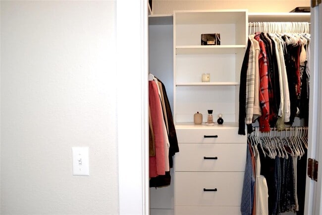 Building Photo - 8415 Laughlin Ln