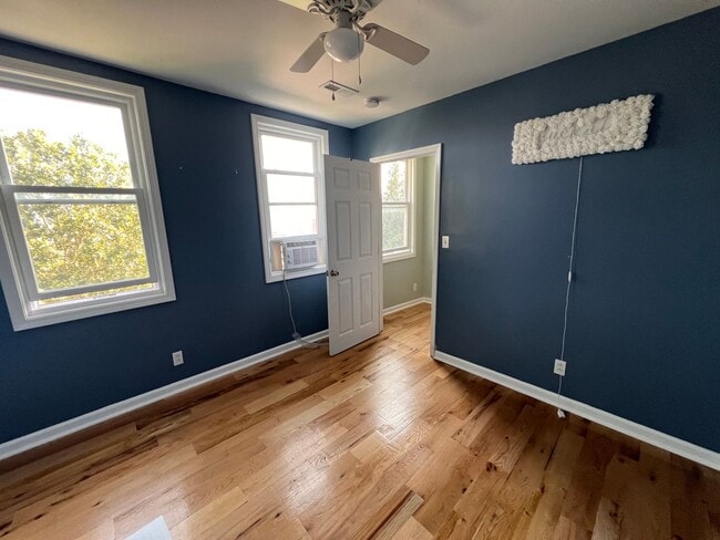 Building Photo - Pittsburgh - 3 Bedroom 1.5 Bathroom