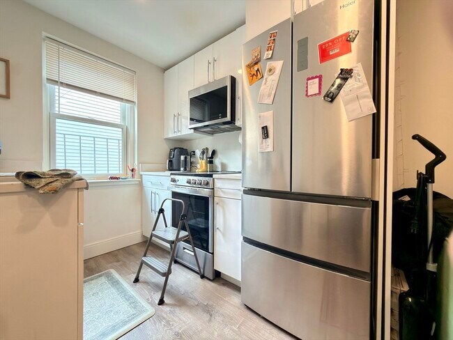 Building Photo - 46 Melrose St