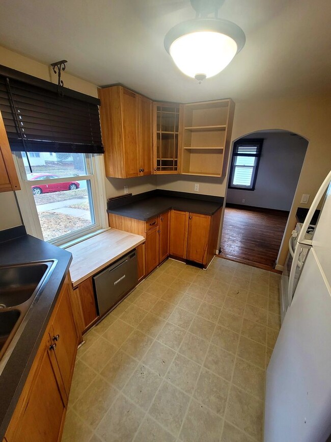 Building Photo - Charming 4 Bedroom on the North Side of Ma...