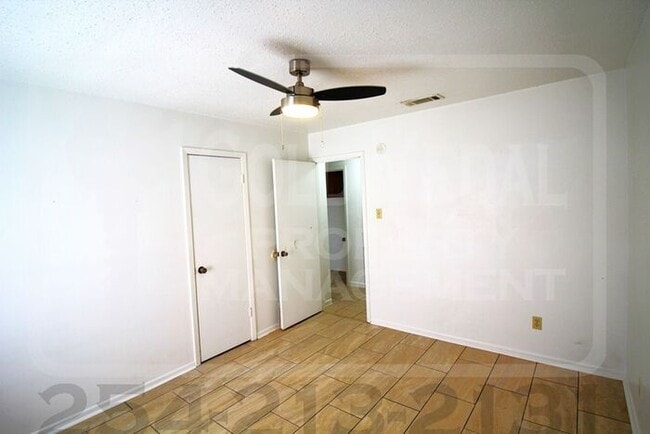 Building Photo - 2302 Hunt Dr