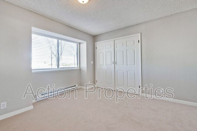 Building Photo - 3041 Kaiser Dr