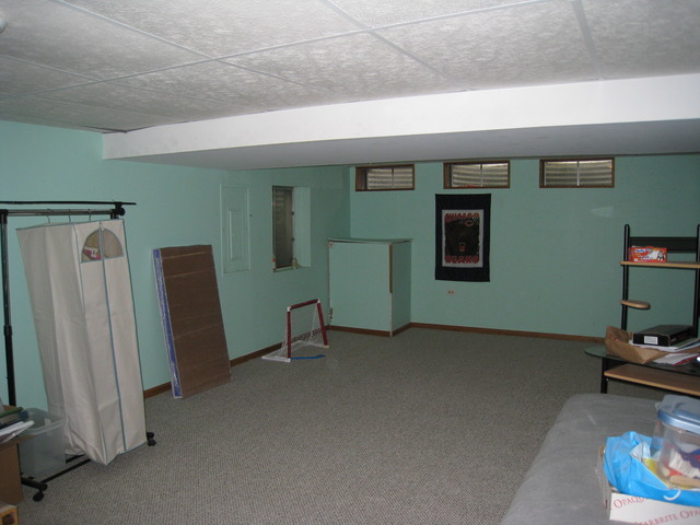 Building Photo - 706 North Point Dr