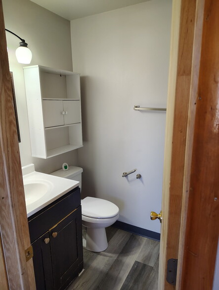 Building Photo - 8 8th St W