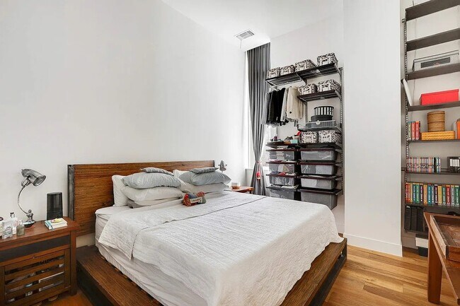 Building Photo - 220 W 148th St