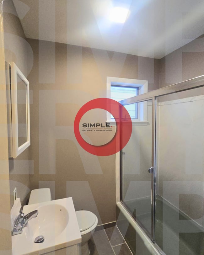 Building Photo - 5 Bedroom 1.5 bath house