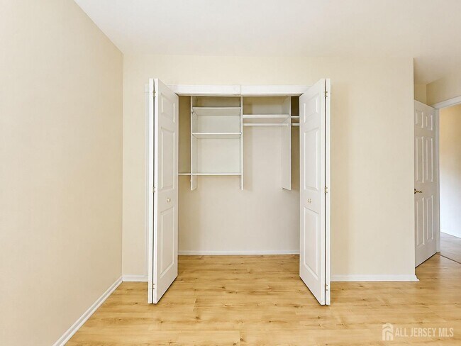 Building Photo - 2112 Sayre Dr