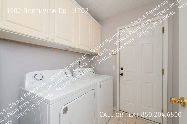 Building Photo - 1202 Northview Dr