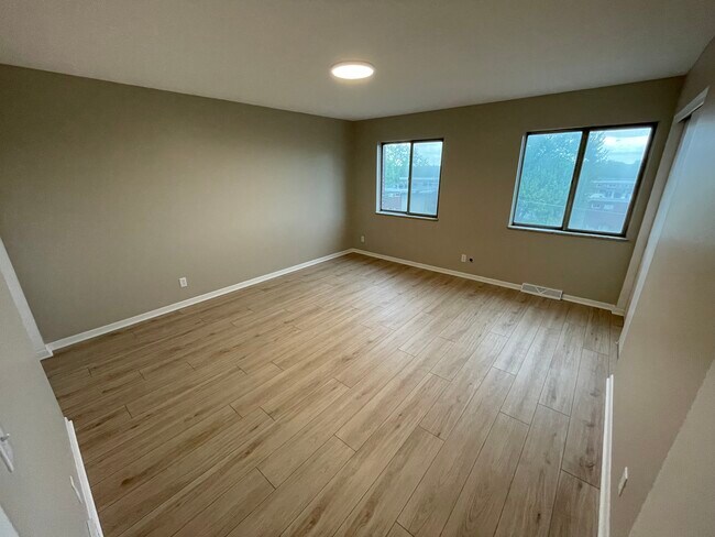 Building Photo - 2598 Chamberlain Rd