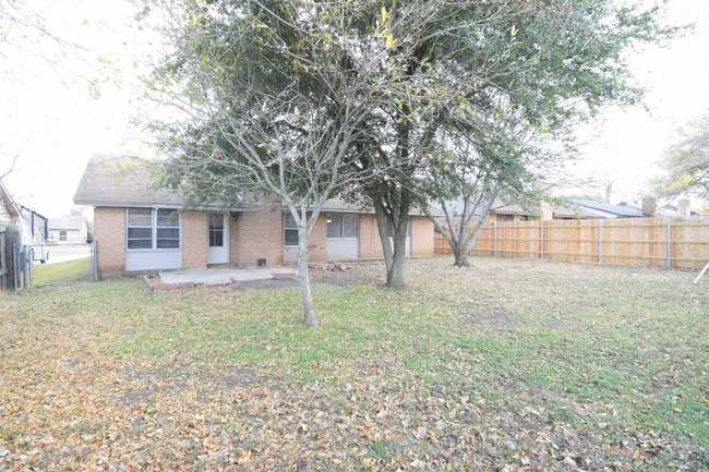 Building Photo - 3311 Johnson Dr