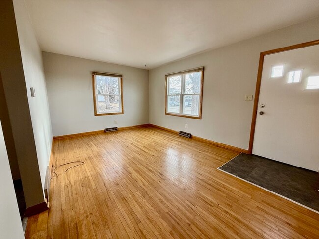 Building Photo - 912 Waterloo Rd