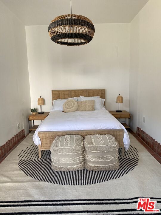 Building Photo - 8822 Rosewood Ave