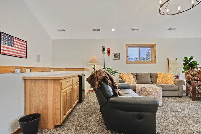 Building Photo - 130 Par Dr