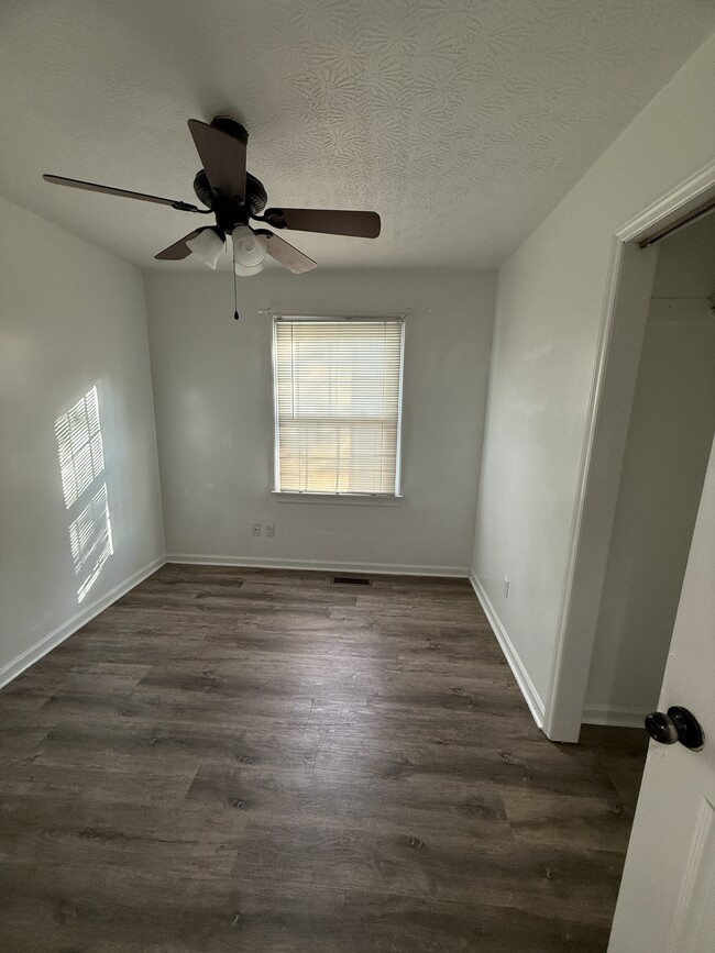 Building Photo - 3 Bedrooms House, Rockingham County