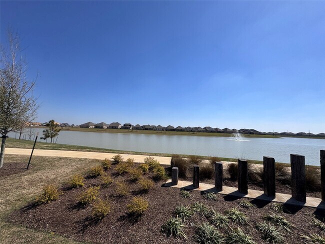 Building Photo - 6123 Sunburst Scarlet St