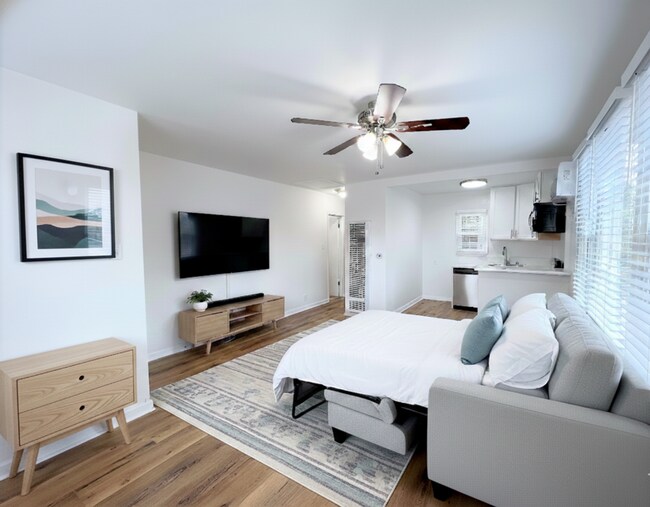 Building Photo - Studio House