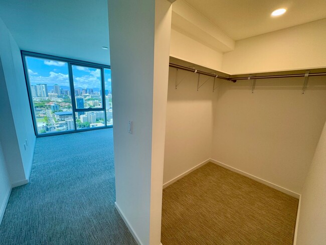 Building Photo - Brand new, high floor unit w/ 1 parking st...