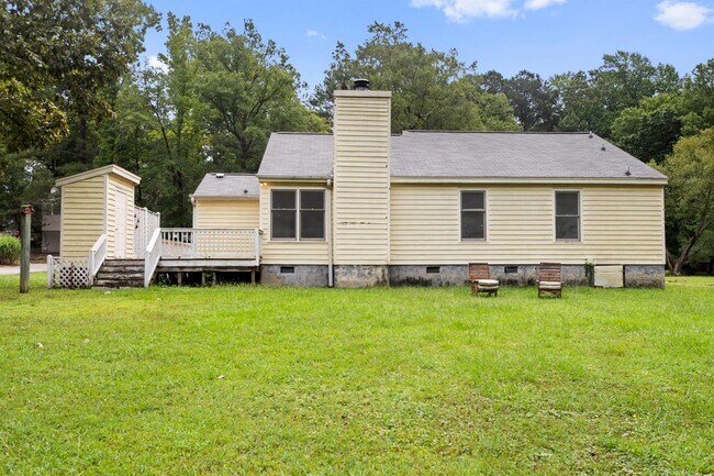 Building Photo - 1301 Roundtree Dr