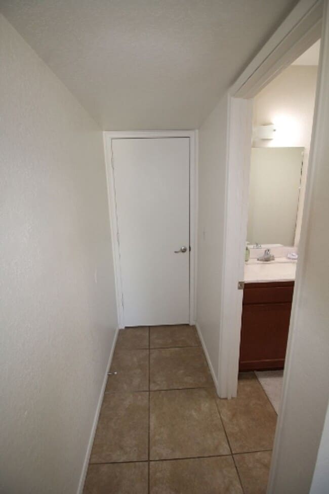 Building Photo - Townhome COMING AVAILABLE SOON!!!! Cute 2bd/2ba