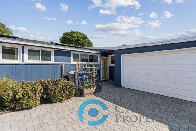 Building Photo - 2047 Finch Ln