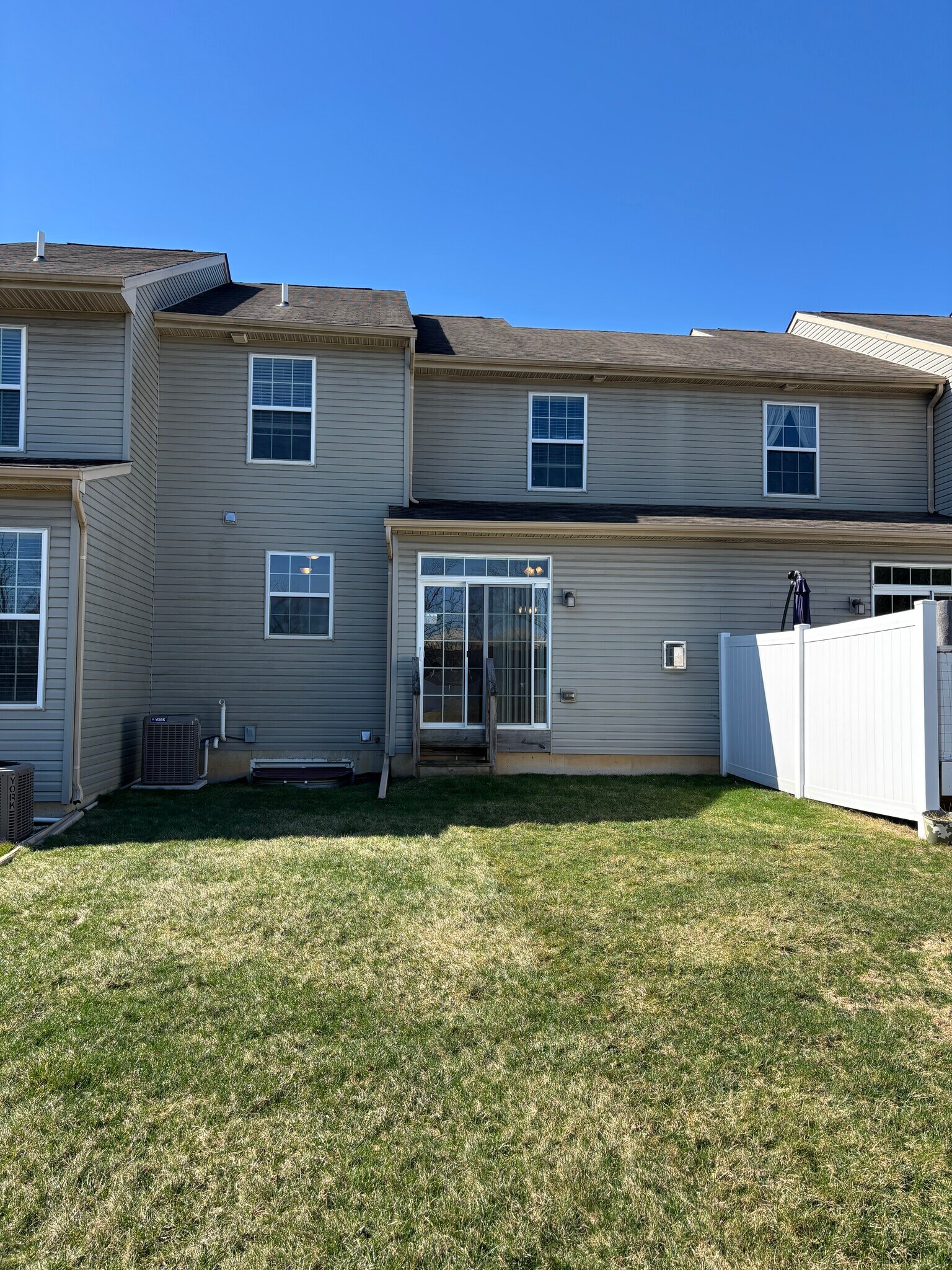 Building Photo - 300 Milkweed Dr