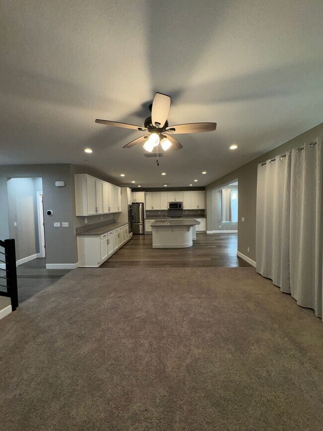 Building Photo - A Great House to Call Home!