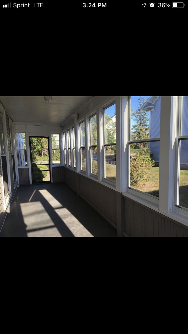 Private enclosed porch. - 68 walnut st