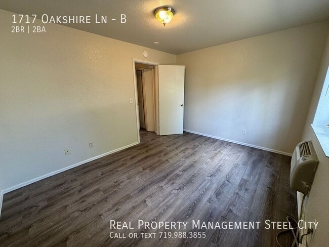 Building Photo - 1717 Oakshire Ln