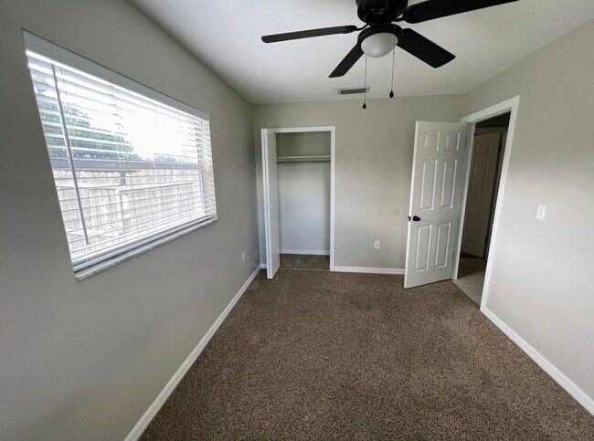 Building Photo - 4865 Darwood Dr