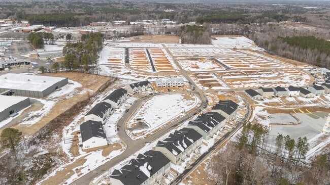 Building Photo - 4 Bedroom/3 Bath Sanford