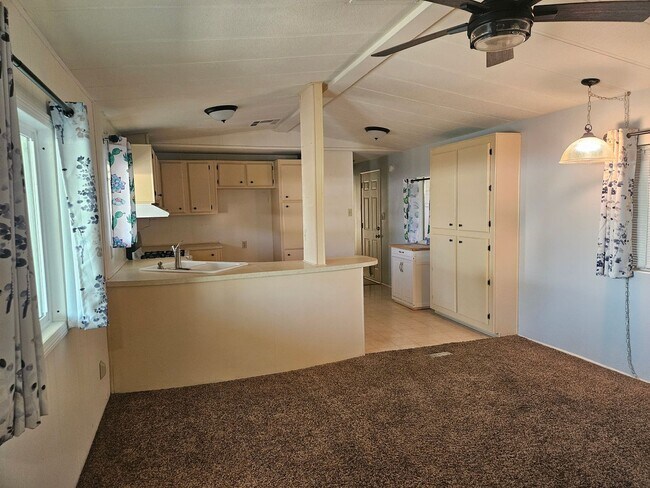 Building Photo - 2 bed/2 bath Manufactured Home in Desirabl...