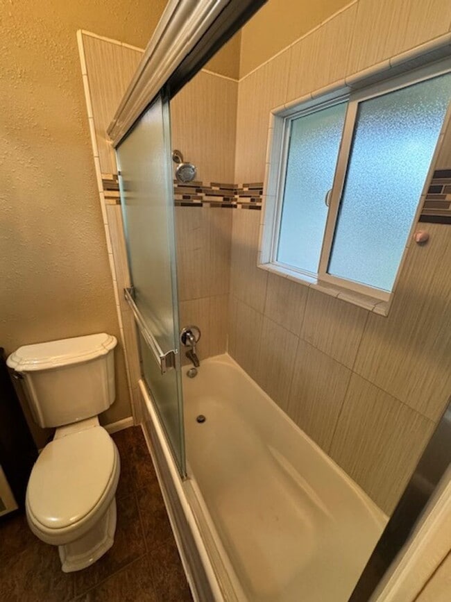 Building Photo - Available for Move In 3 Bed, 2.5 Bath Home...