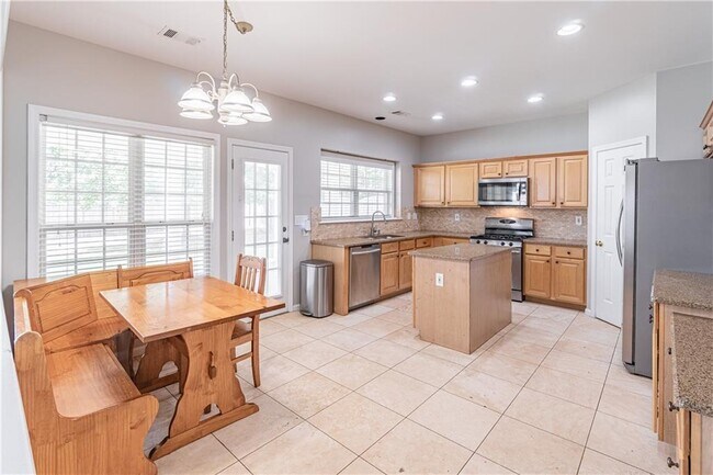 Building Photo - 230 Albrighton Ct