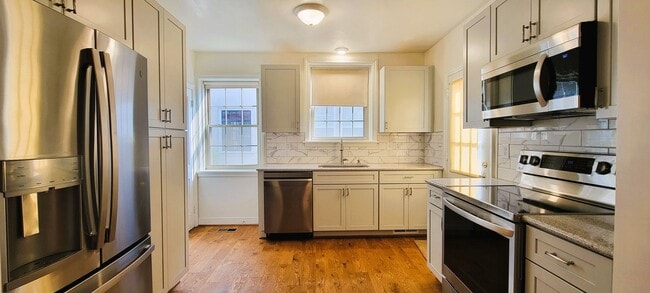 Building Photo - Remodeled brick bungalow with 1st floor li...