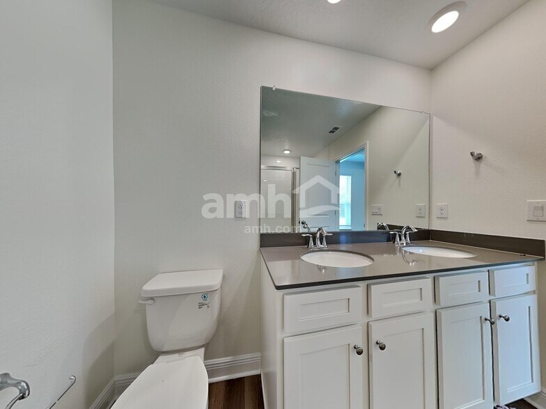 Building Photo - 27189 St Andrews Ave